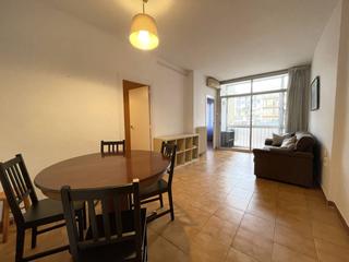 Rent Flat  Consell de cent. Piso en alquiler