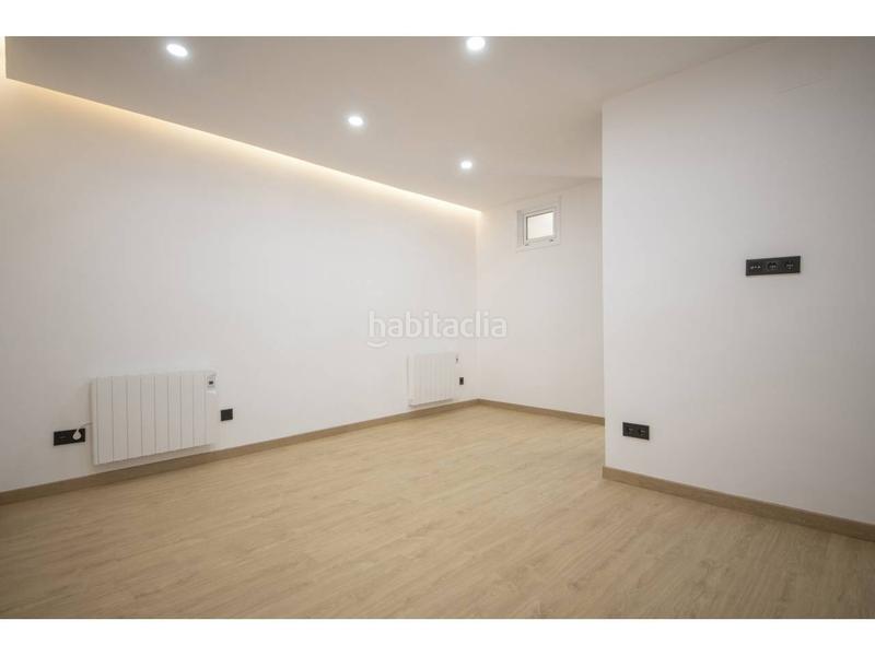 Foto 9cb9c296-51ca-486d-84ed-d6398f9cafe4. Pis a badal 33 a La Bordeta Barcelona