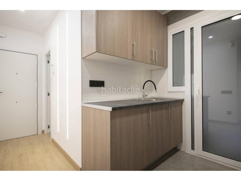 Foto d8ea6584-34e9-46e7-810b-7ad00bf2f9ba. Pis a badal 33 a La Bordeta Barcelona