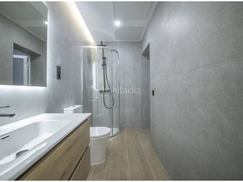 Foto 060c13e6-0c5d-493b-ab47-29e5b3ecf3b0. Dúplex en gomis 60 duplex en venta en el putxetel farró08023 en Barcelona