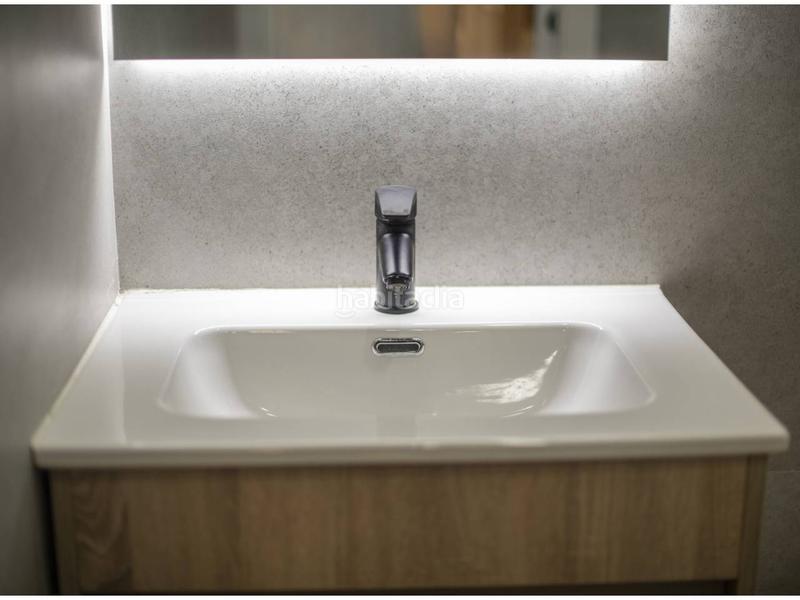 Foto e8a2ae6e-694b-4a5c-8f43-57ebd5dfafed. Dúplex en gomis 60 duplex en venta en el putxetel farró08023 en Barcelona