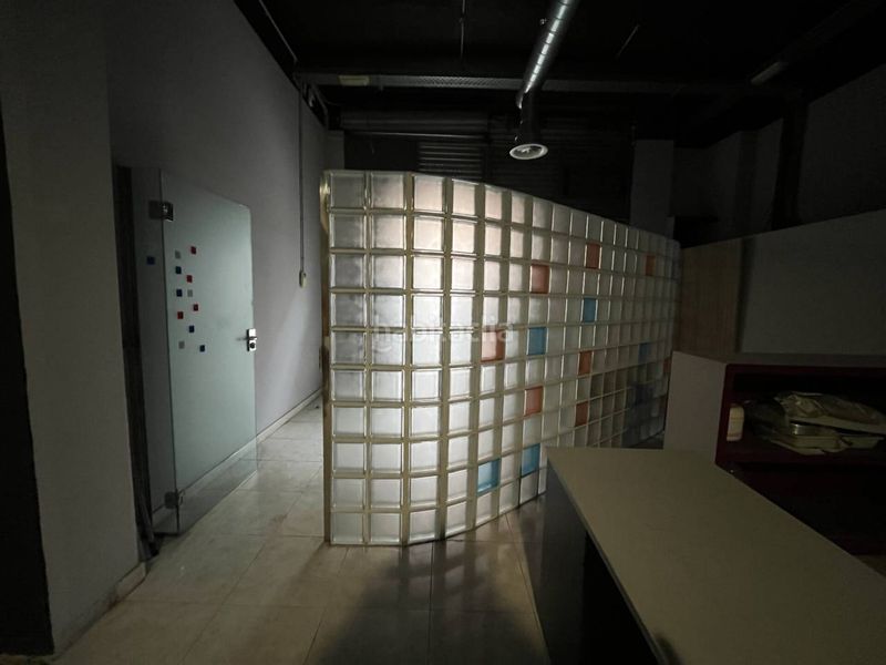 Foto 0d5bc94e-ce37-4bdc-947d-de60a884ab5e. Lloguer local comercial a calle general weyler 121 a Badalona