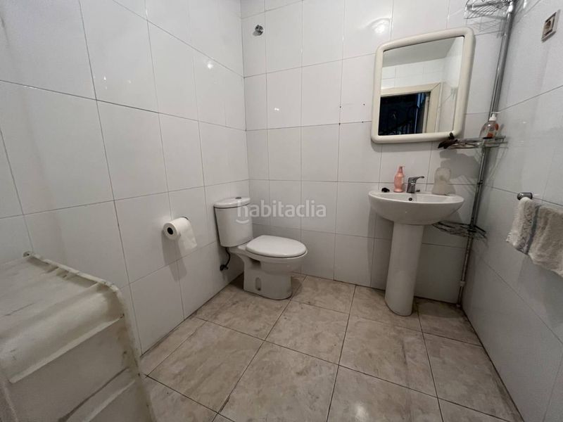 Foto 67857aa2-afac-40f7-9dd8-49d4f6db0464. Lloguer local comercial a calle general weyler 121 a Badalona