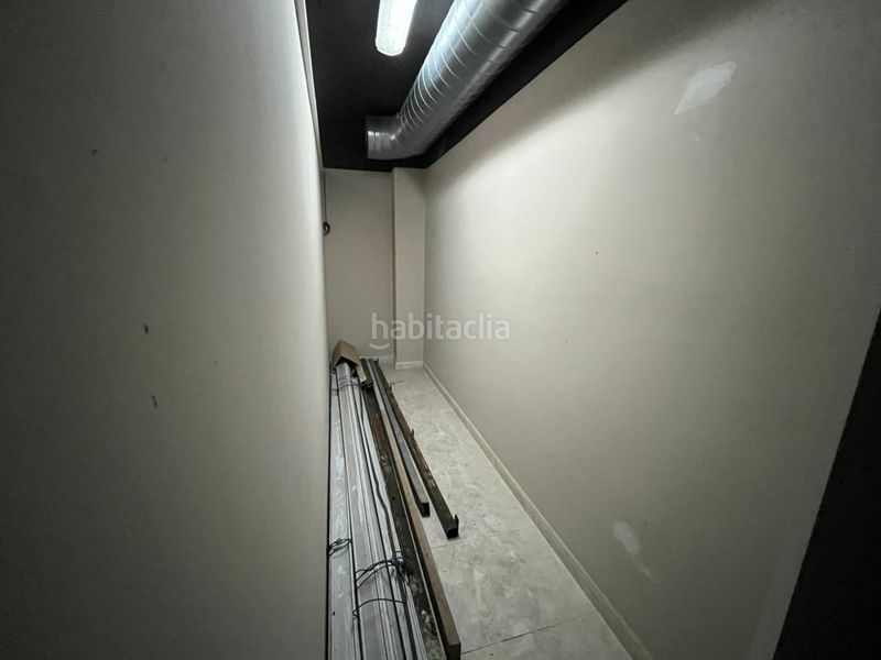 Foto 7aae01ac-4658-49a2-8ce4-022946535098. Lloguer local comercial a calle general weyler 121 a Badalona