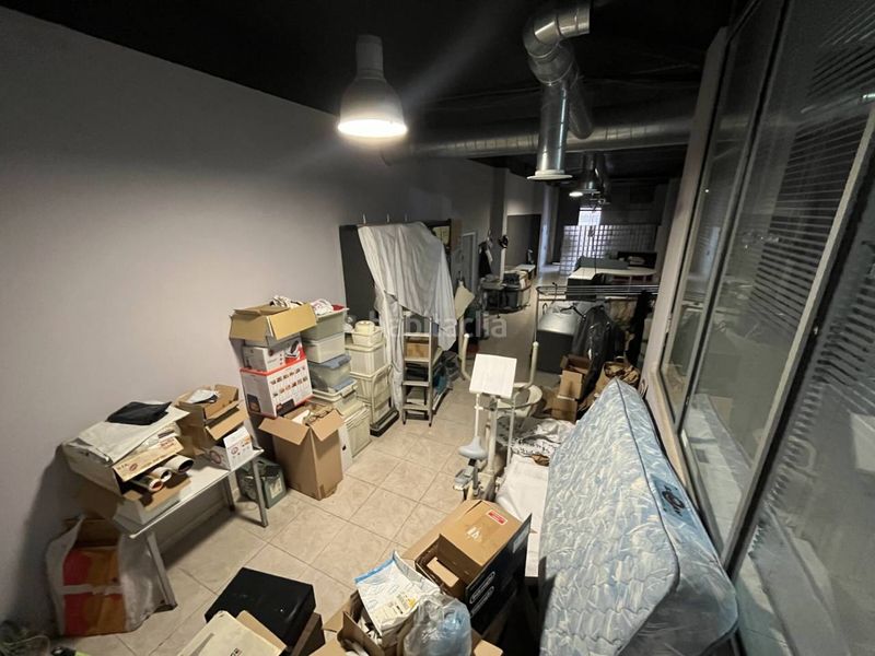 Foto ad794b42-712a-42fe-844c-88e59176b29b. Lloguer local comercial a calle general weyler 121 a Badalona