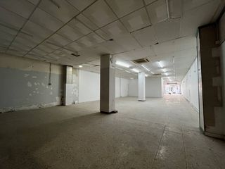 Locale commerciale in Calle Coronel Sanfeliu 54