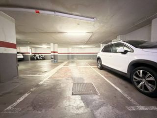 Lloguer Aparcament cotxe  Calle gran de sant andreu 477. Parking en alquiler