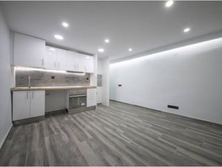 Pis  Avenida canal 1. Piso en venta en centre