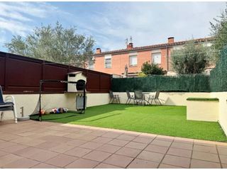 Reihenhaus  Calle xerric. Chalet adosado en venta en centre08172