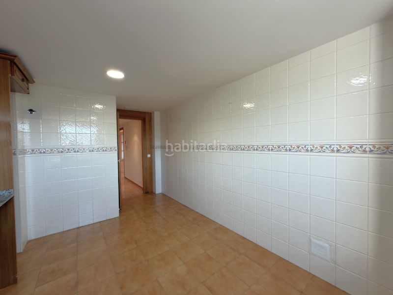 Foto 1ee3d0ed-88bb-43cc-bcd7-ae45bb8c17e1. Àtic amb aparcament a Casco Urbano Náquera