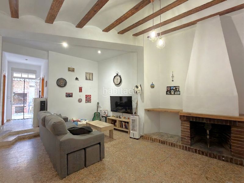 Foto 5d8f1934-2b58-4c75-8e3d-787d4b500934. Casa amb xemeneia a Casco Urbano Náquera