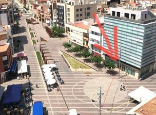 Alquiler Local Comercial en Berengue iv 3. Inmejorable local en la  plaza del mercado