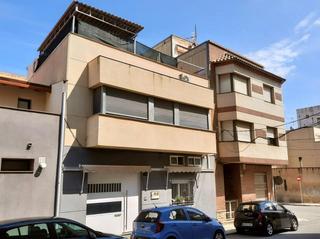 House in Grau - Quintanes. Casa seminueva con dos viviendas
