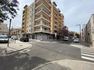 Local Comercial a Zona Hospital. Local en venta con gran rentabilidad