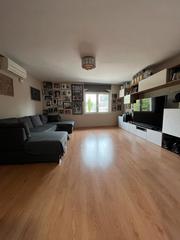 Piso  Carrer de l'escorxador. Excelente piso de 105m² totalmente reformado y amueblado.