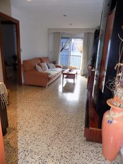 Pis  Carrer de ruperto chap�. Excelente piso cerca avenida caritg y amueblada