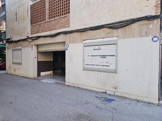 Local Comercial  Plaça de la unió. Gran local en el centro de esparreguera