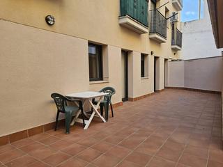 Erdgeschoss  Carrer del mestre feliu monné. Bajo con terraza en esparreguera