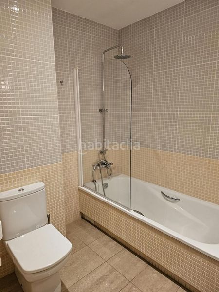 Foto 866e6015-302c-401d-9adb-f57d7fa98270. Chalet en Nucli Urbà Esparreguera