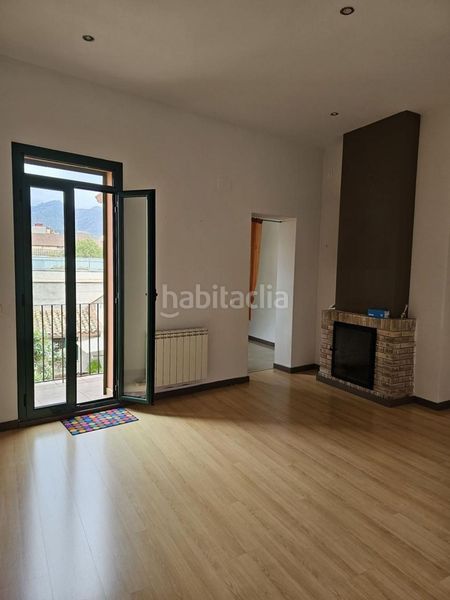 Foto a4d7f9f4-8291-4912-8a1c-0e6e5a183928. Chalet en Nucli Urbà Esparreguera