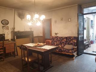 Chalet  Calle de l'hospital. Amplio casal en esparreguera oportunidad de reforma en el centro