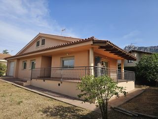 Lloguer Xalet  Avenida avinguda montserrat. Precio casa a los pies de la montaña magica en alquiler