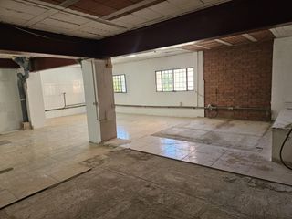 Geschäftsraum in Nucli Urbà. Local comercial en esparreguera