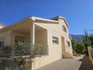 Xalet  Carrer carrer pompeu fabra. Espectacular chalet reformado en collbat� con vistas a la monta�