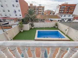 Xalet a Carrer de cullera 11. Chalet con piscina
