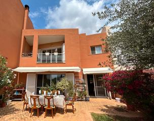 Casa adossada a Avinguda mila reial 41. Adosado en betera