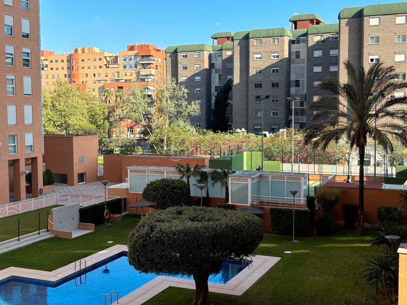 Foto 2a71a89f-d370-434d-9f28-e456352587cd. Autoparkplatz in avinguda del mestre rodrigo 105 in Valencia