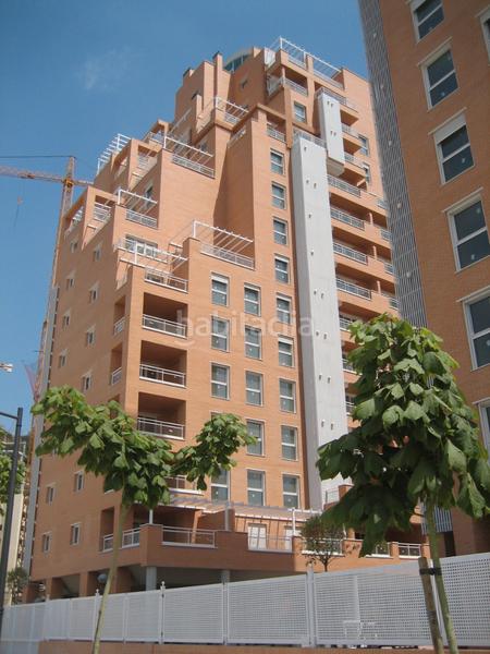 Foto 3931c337-378a-4fdb-ad43-0c48ca8638f0. Autoparkplatz in avinguda del mestre rodrigo 105 in Valencia