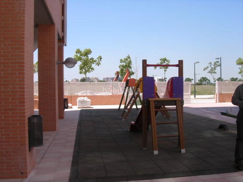 Foto a64a6cac-46a6-4b6b-b0db-faa0c25e8318. Autoparkplatz in avinguda del mestre rodrigo 105 in Valencia