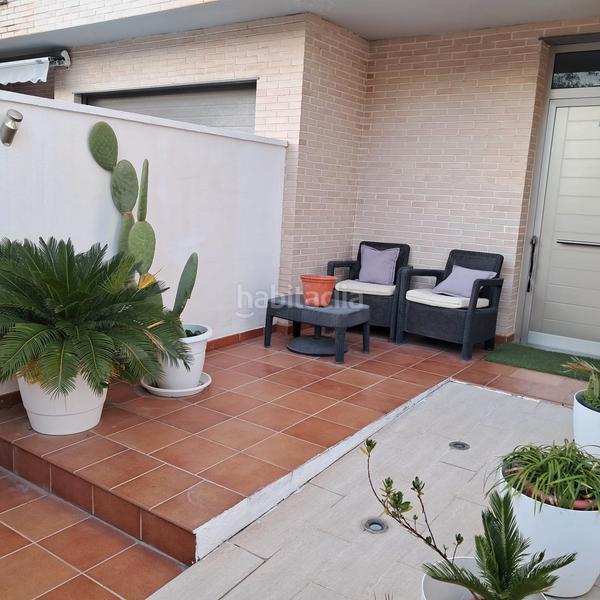 Foto d2b73534-f843-4274-9b12-44c3feb77167. Casa adossada amb calefacció aparcament a Nuevo Centro Sagunt