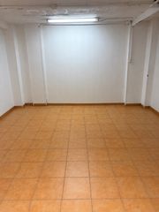 Lloguer Local Comercial a Carrer de la mare de déu del tremedal 6. Local en alquiler en campanar
