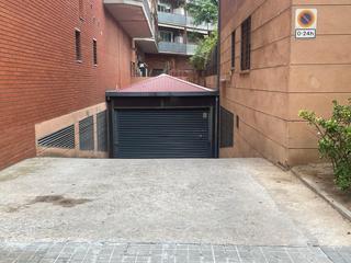 Aparcament cotxe  Carrer de monturiol. En venta