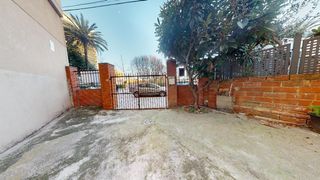 Casa adosada en Estació del Nord. Casa adosada con 3 habitaciones con calefacción