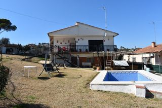 Casa  Carrer de bartomeu roselló porcel. Casa a 4 vientos en parcela de 566m2
