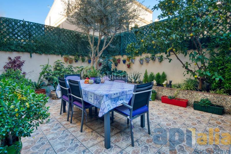 Foto 55775d75-d35f-457e-aa9a-bd92069da05d. Casa adosada en carrer de francesc jofre 51 casa adosada a 400m de la playa en Sant Feliu de Guíxols