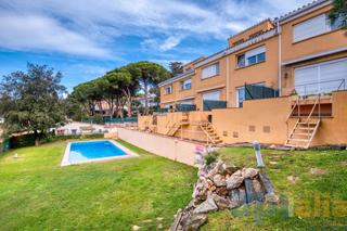 Casa adossada  Passeig safir. Casa adosada con jardin y piscina en urb.treumal (platja d'aro)