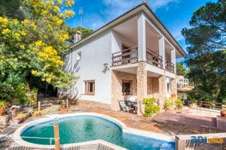 Chalet in Mas Trempat-Sant Amanç-Casa Nova. Casa con piscina en urb. casa nova (st. feliu de guixols)
