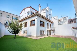 Xalet  Carrer de santa magdalena. Casa centrica con jardin y garaje