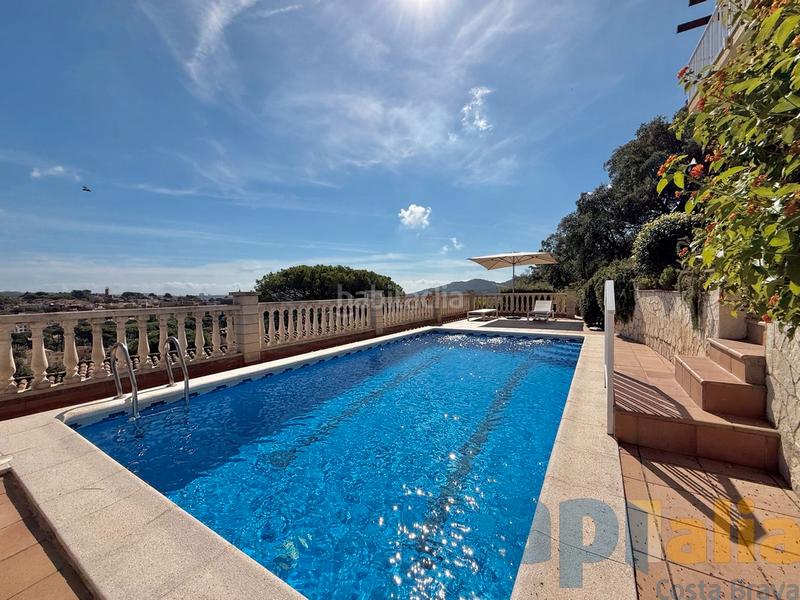 Foto 18152b32-f764-4bd7-93c8-3f9ac3eccbb8. Xalet amb xemeneia calefacció aparcament piscina a Calonge