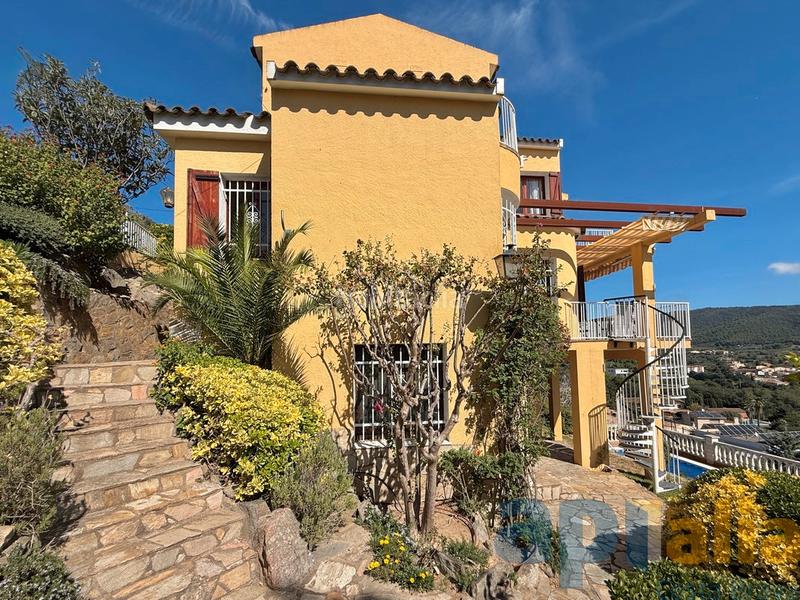 Foto 982bc80c-b4e9-4778-8a60-54f380cd6a50. Xalet amb xemeneia calefacció aparcament piscina a Calonge