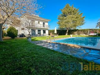 Chalet in Carrer Fonts