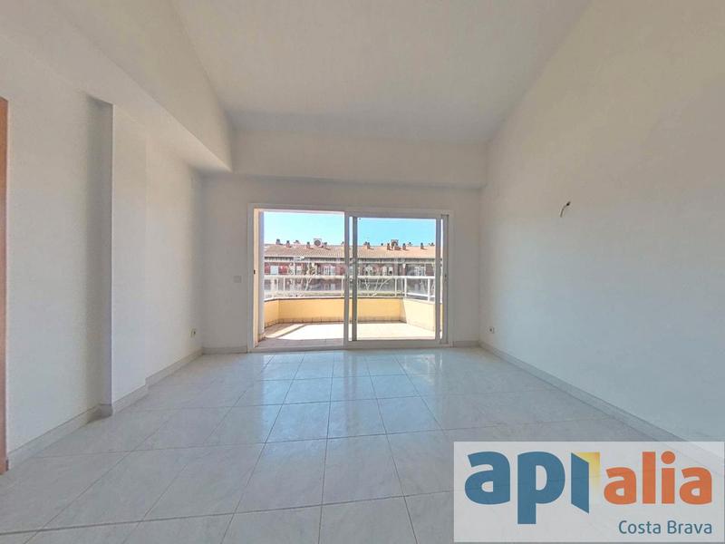 Foto 4fc43dd0-4846-4c25-8228-b7af922b83ca. Àtic amb calefacció aparcament a Avinguda Catalunya Palamós