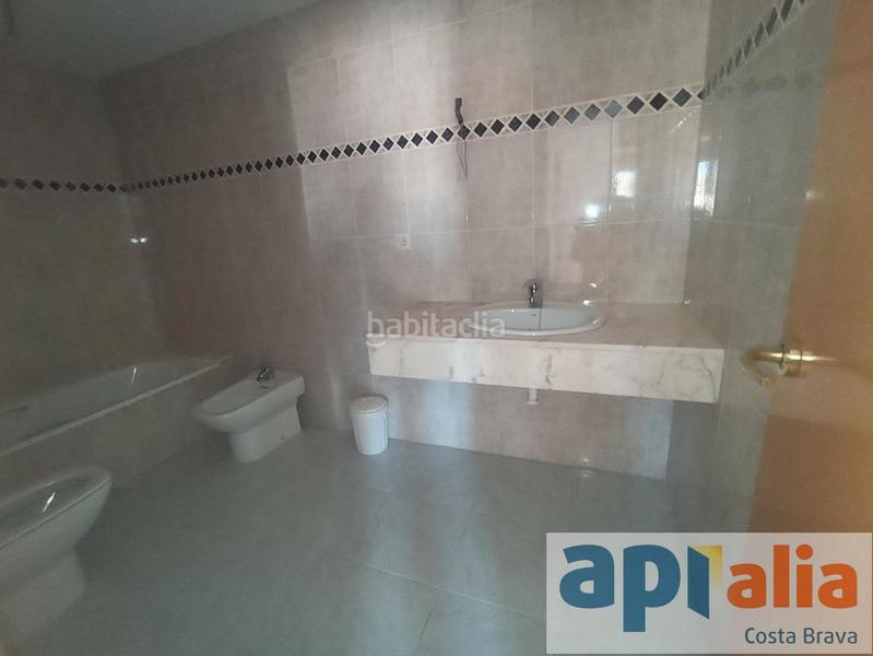 Foto aba0d5a3-df62-42de-b56d-87ba5a4a3f86. Àtic amb calefacció aparcament a Avinguda Catalunya Palamós