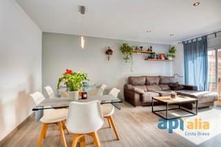 Apartament  Avinguda puigcerver 13. Planta baja en el centro de calonge