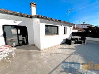 Casa adossada  Carrer d'hernán cortés 61. Casa en planta baja reformada con terraza