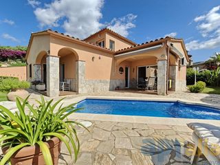 Chalet  Avinguda mas santet. Casa con piscina en mas pere (calonge)